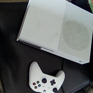 Xbox 1s 1 terabyte with controller and video games